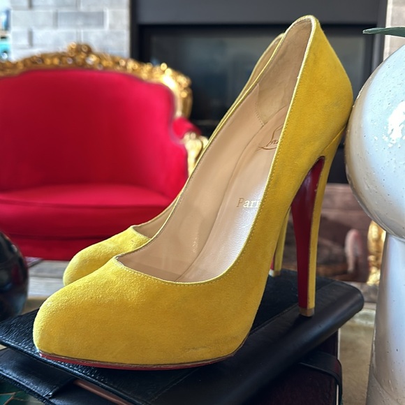 Yellow Suede Louboutin heels - Picture 6 of 10